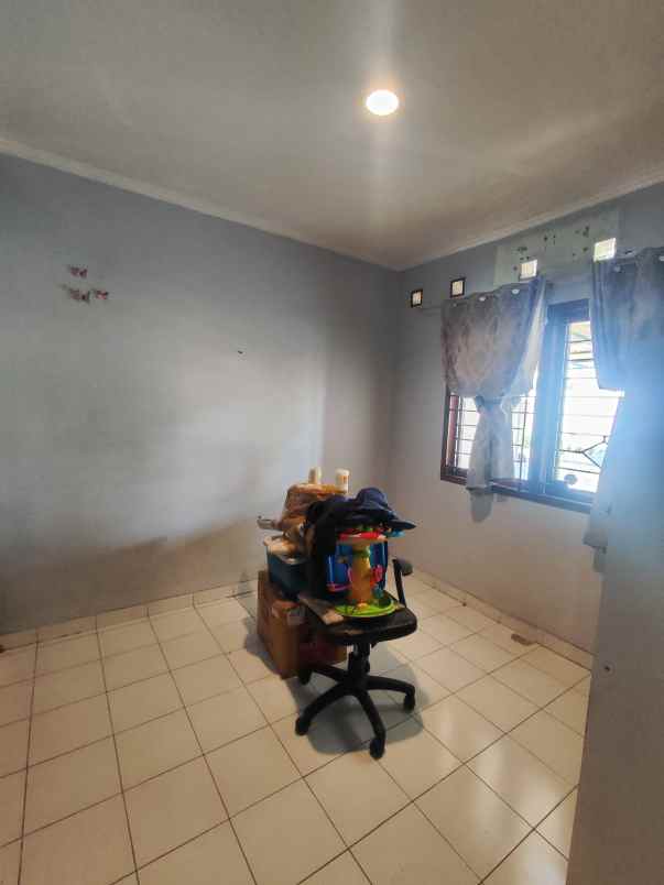 dijual rumah raya pondok kelapa