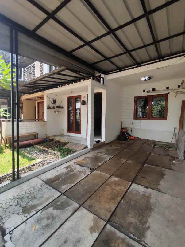 dijual rumah raya pondok kelapa