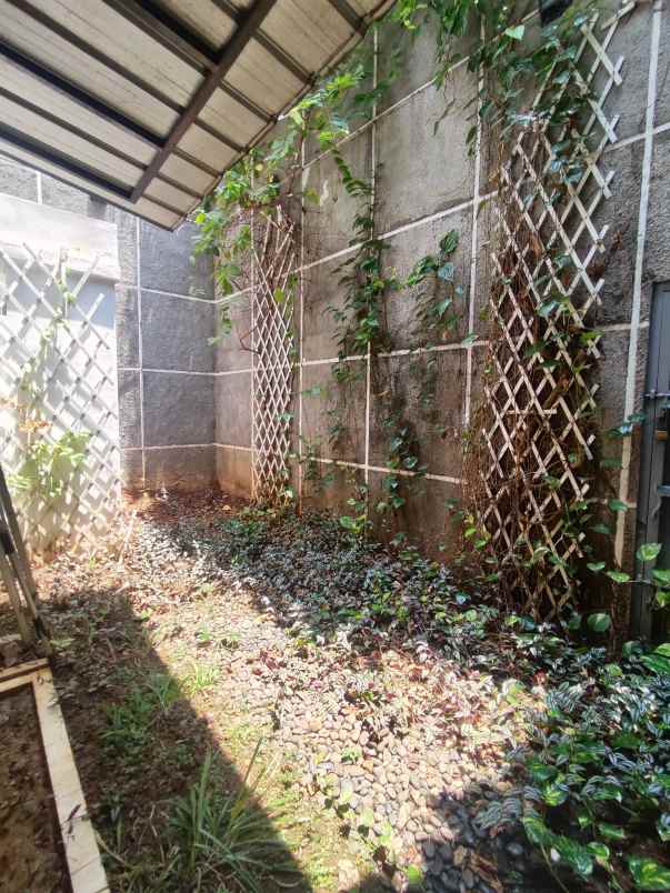 dijual rumah raya pondok kelapa