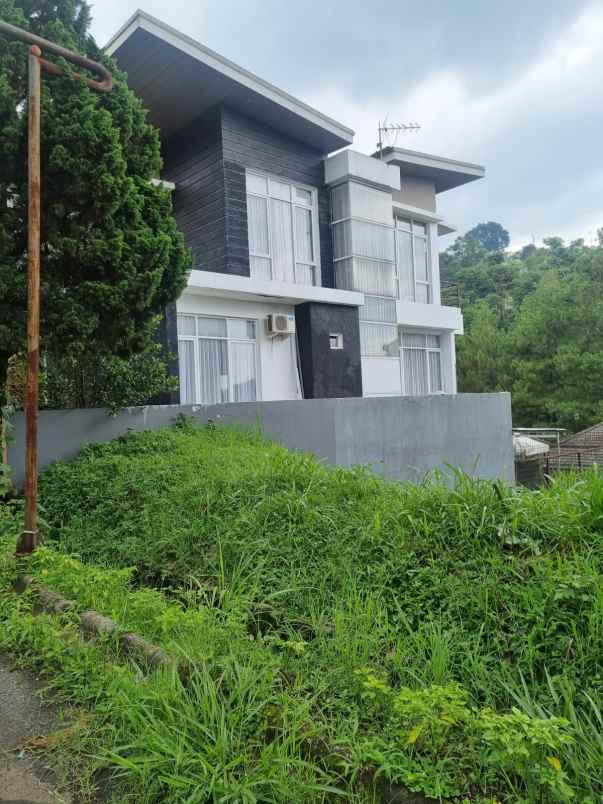 dijual rumah resort dago pakar