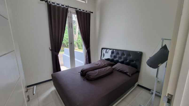 dijual rumah riverside residence