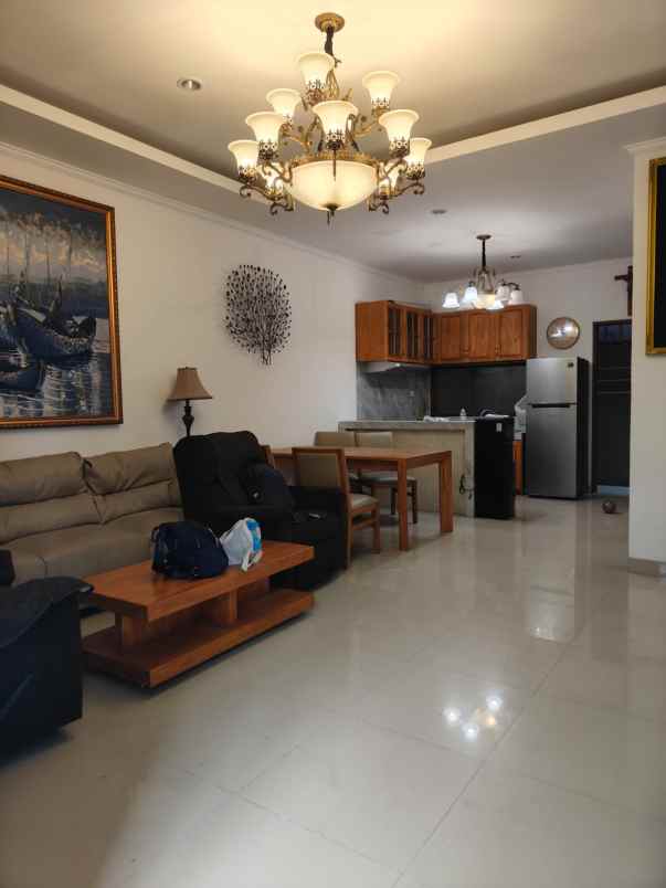 dijual rumah royal garden residence