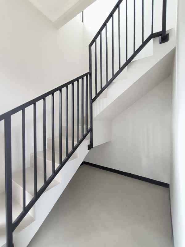 dijual rumah rungkut