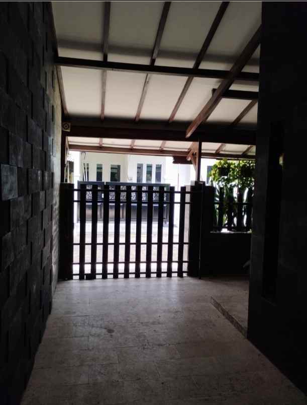 dijual rumah rungkut mapan