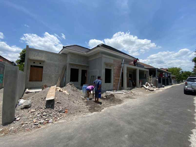 dijual rumah sambiroto purwomartani kalasan