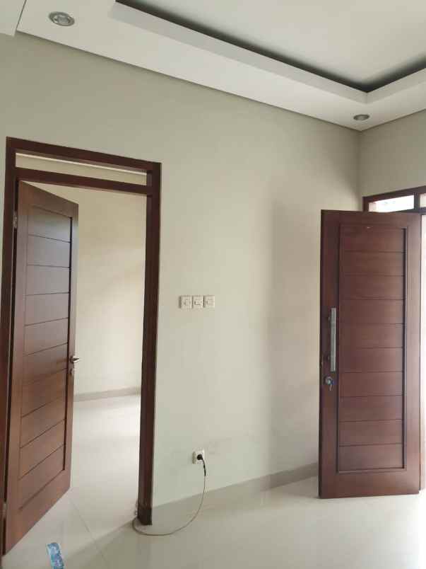 dijual rumah sambisari