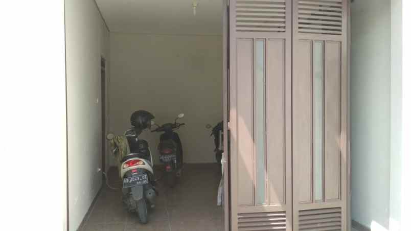 dijual rumah sambisari