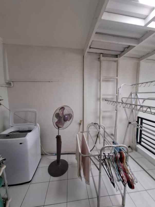 dijual rumah sanggar hurip