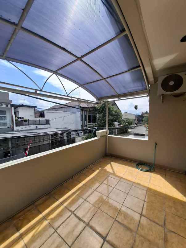 dijual rumah sanggar hurip