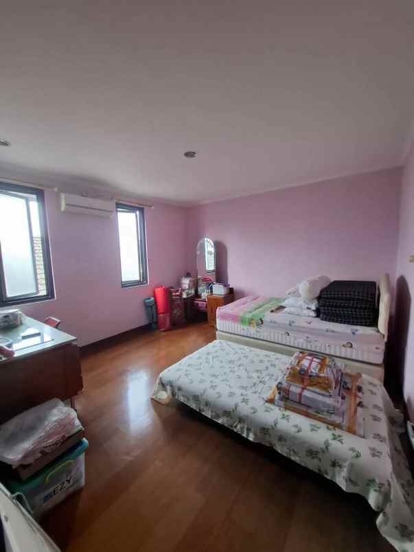 dijual rumah sanggar hurip