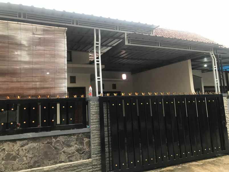 dijual rumah sawojajar 1