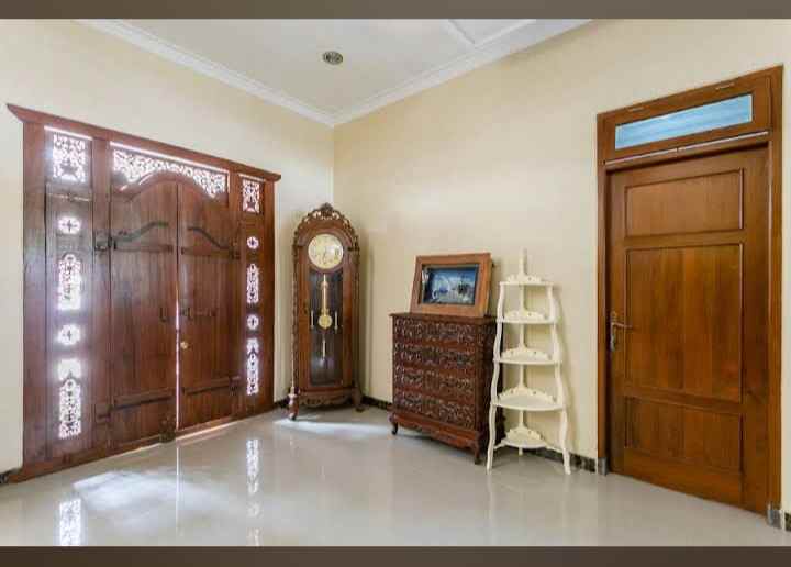 dijual rumah sawunggaling banyumanik