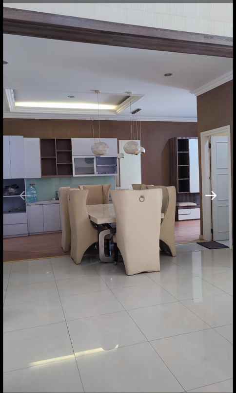 dijual rumah setraduta