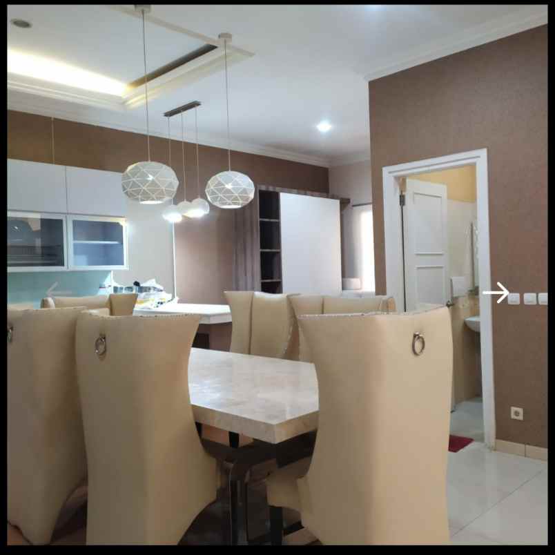 dijual rumah setraduta