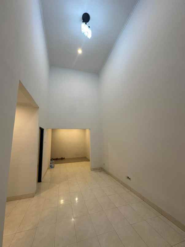 dijual rumah siap huni di raffles hills cibubur