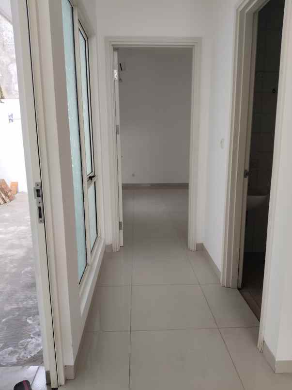 dijual rumah siap huni di suvarna sutera cluster dhana