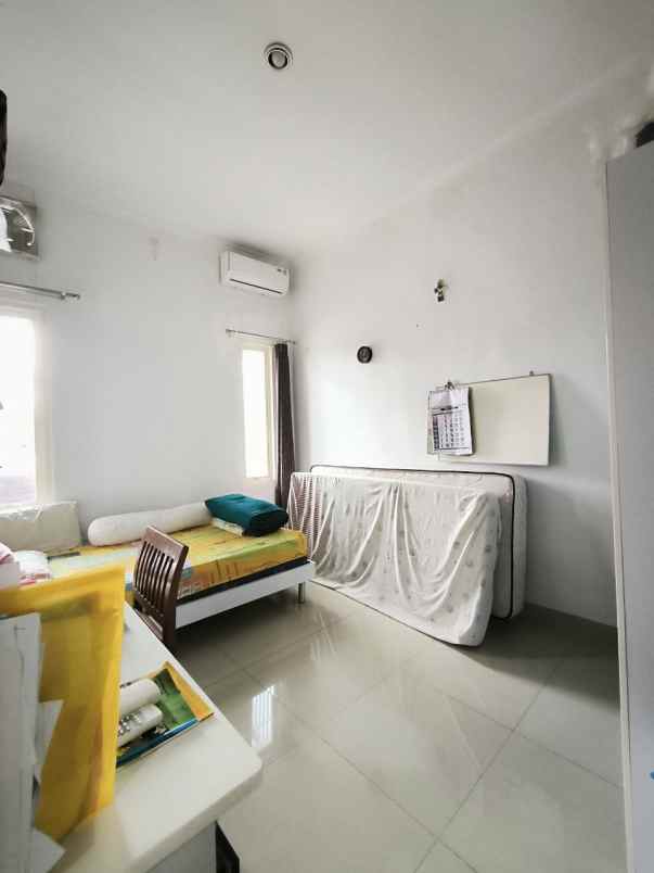 dijual rumah simpang darmo regency