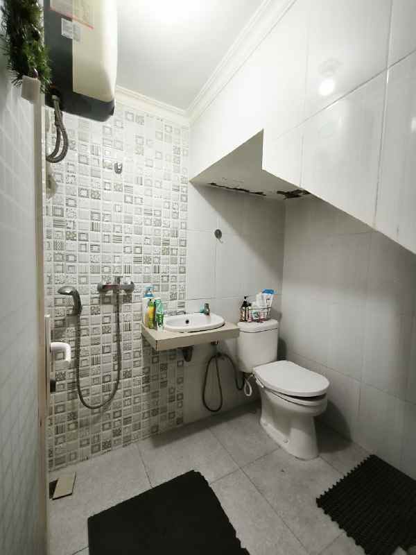 dijual rumah simpang darmo regency