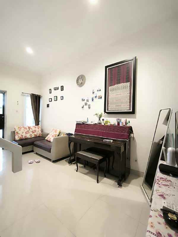 dijual rumah simpang darmo regency