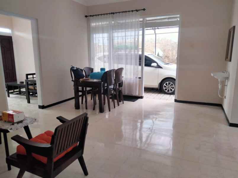 dijual rumah songgoriti