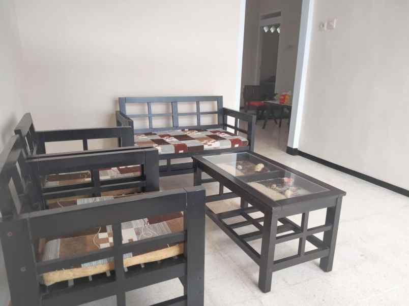 dijual rumah songgoriti