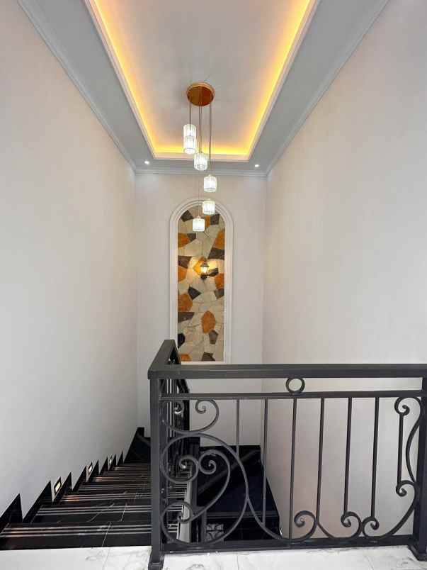 dijual rumah srengseng sawah jagakarsa