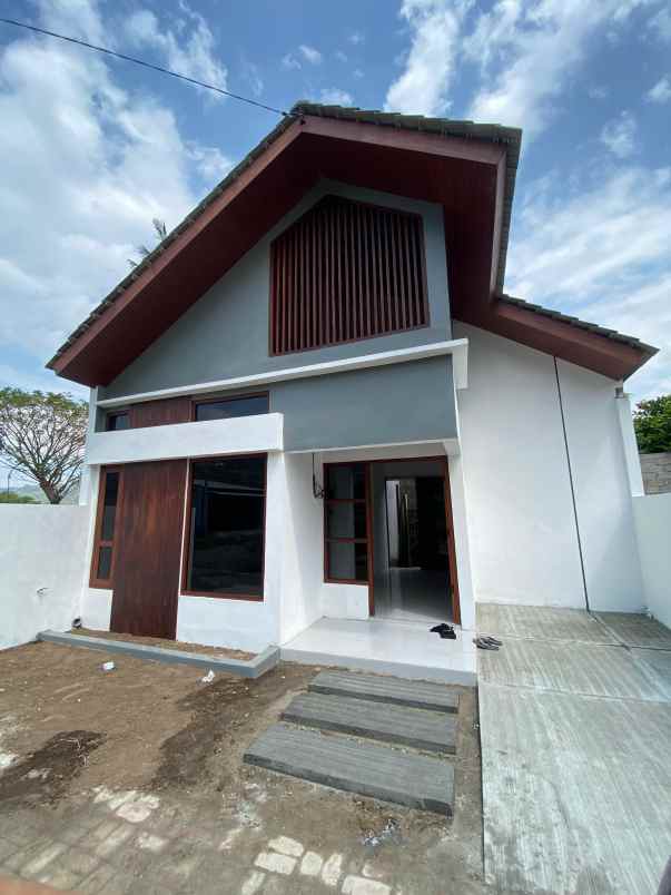 dijual rumah sumberharjo prambanan