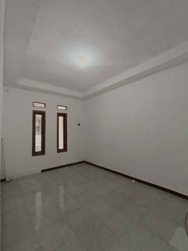 dijual rumah taman harapan baru