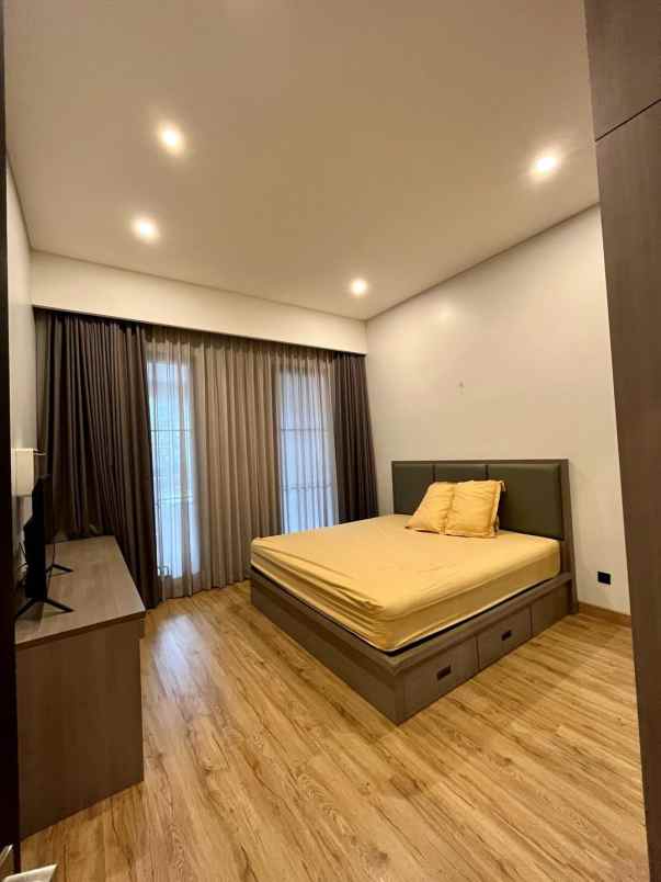 dijual rumah taman kencana