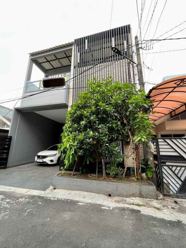 dijual rumah taman kencana