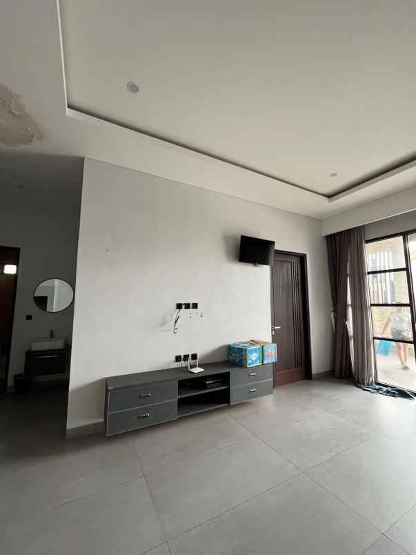 dijual rumah taman kencana
