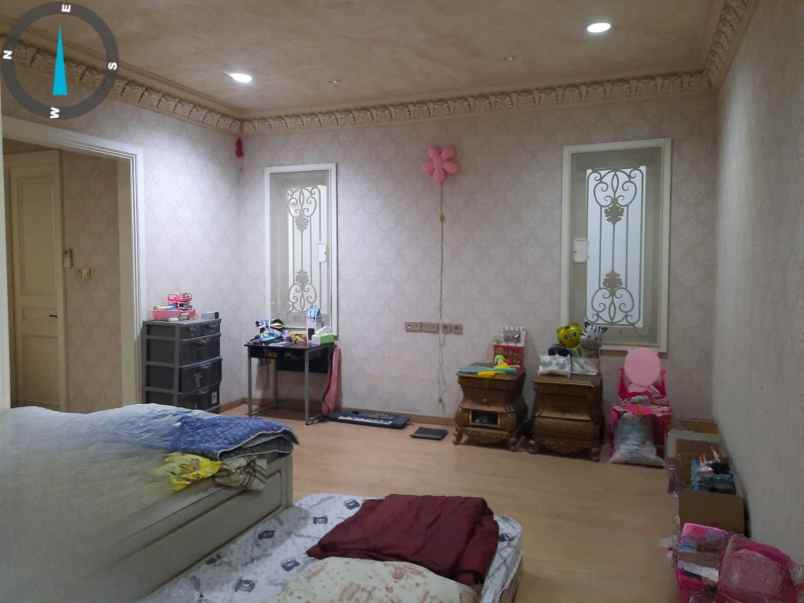 dijual rumah taman palem lestari jakbar