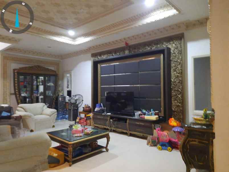 dijual rumah taman palem lestari jakbar