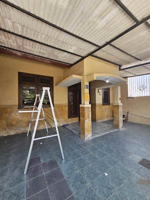 dijual rumah taman pondok indah surabaya