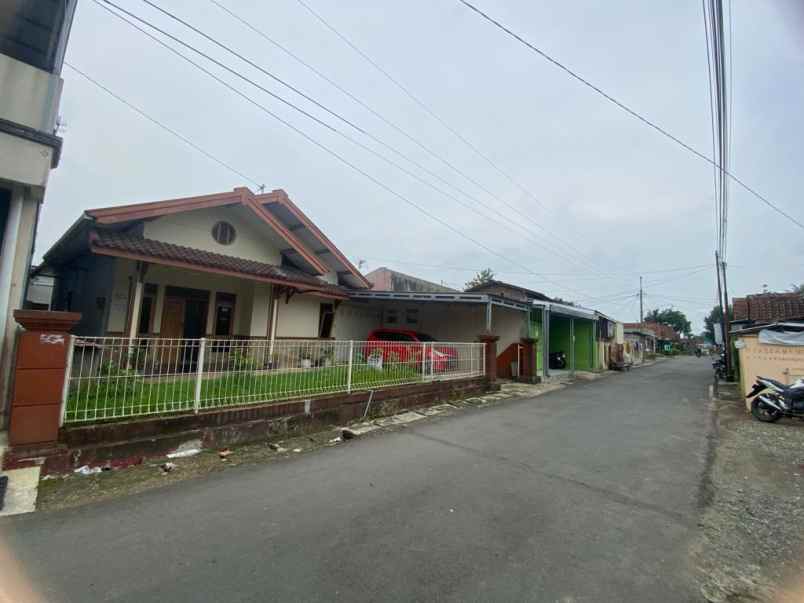 dijual rumah tambaksari