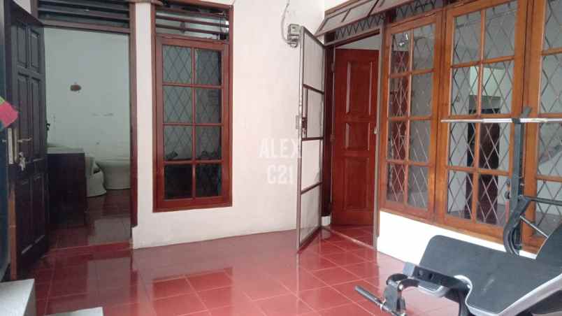 dijual rumah tanah kusir