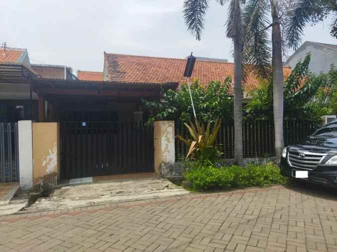 dijual rumah tenggilis mejoyo selatan