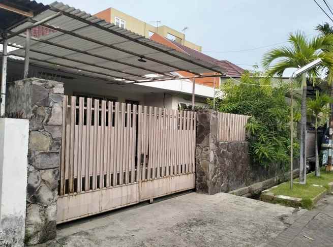 dijual rumah tenggilis mejoyo selatan