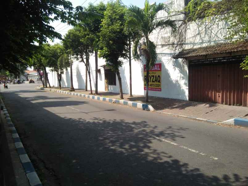 dijual rumah tepi jalan raya sukarno