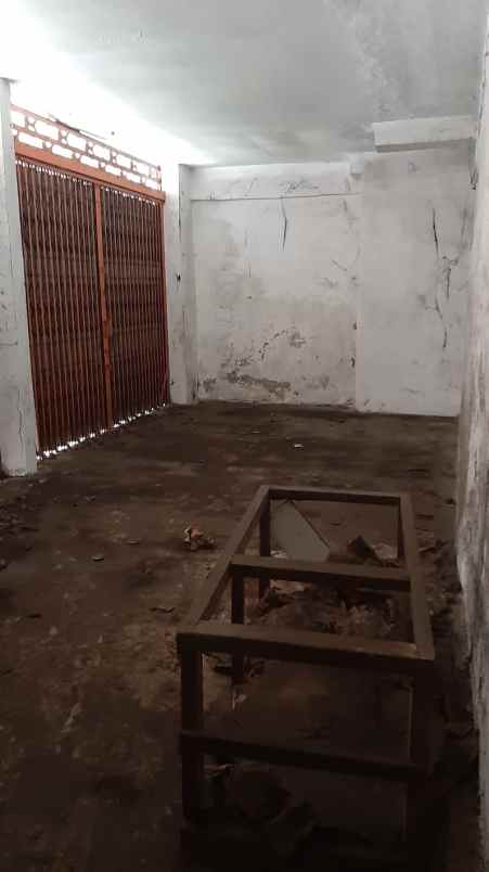 dijual rumah tepi jalan raya sukarno