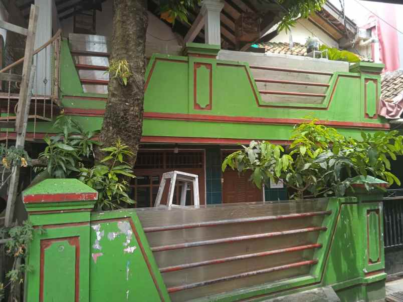 dijual rumah tingkat di halim jaktim