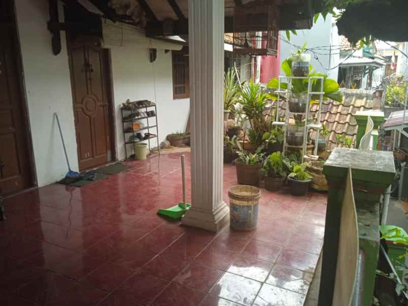 dijual rumah tingkat di halim jaktim