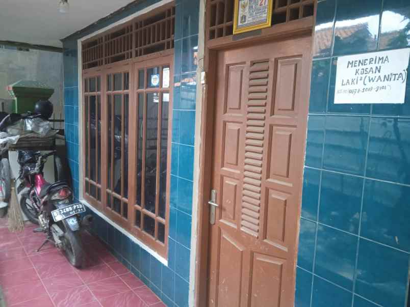 dijual rumah tingkat di halim jaktim