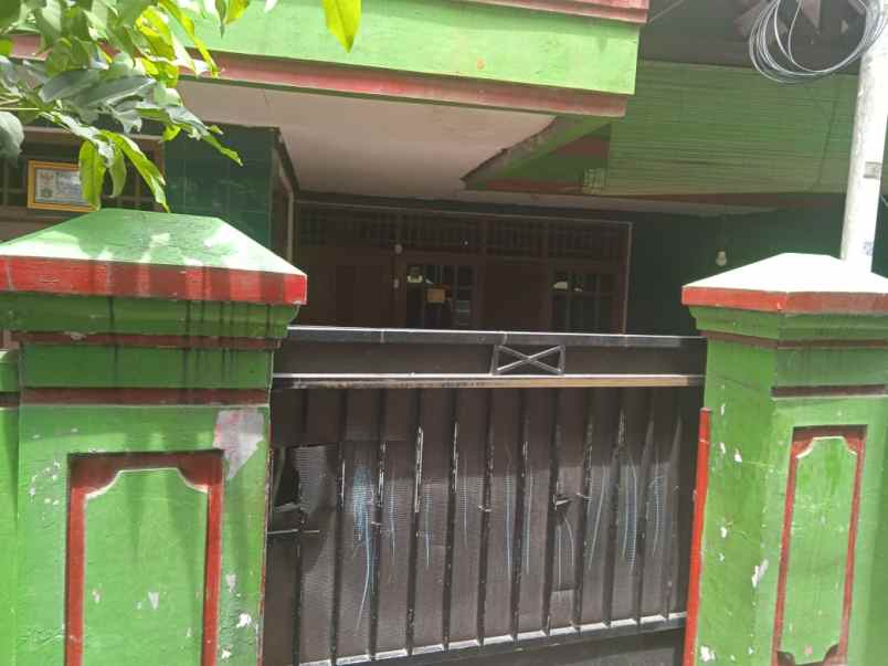 dijual rumah tingkat di halim jaktim