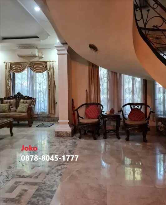 dijual rumah tip top