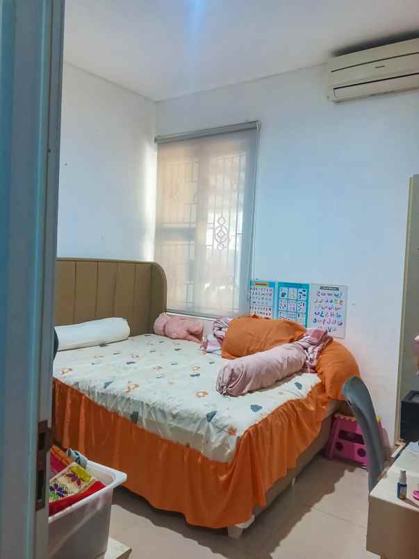 dijual rumah trevista ciputat