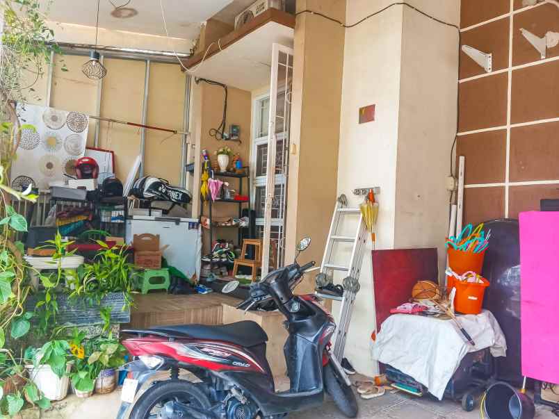 dijual rumah trevista ciputat