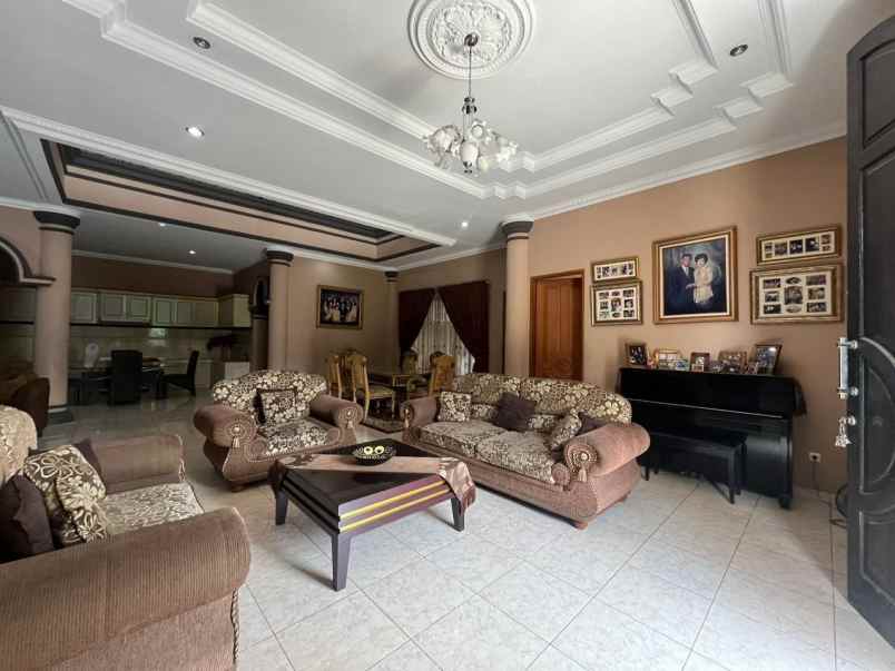 dijual rumah utan kayu selatan