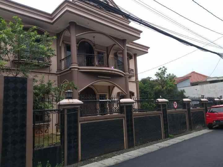 dijual rumah utan kayu selatan