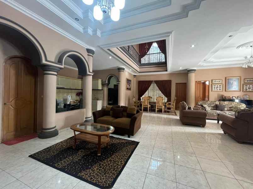 dijual rumah utan kayu selatan